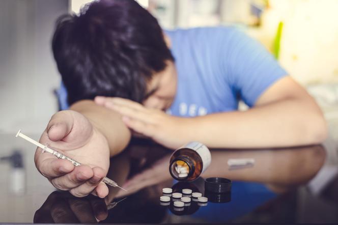 KROKODYL - nowy groźny narkotyk. Jak uchronić dziecko przed uzależnieniem