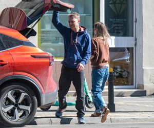 Damięcki i Schejbal wiją wspólne gniazdko? Noszą ciężkie kartony