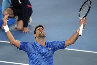 Novak Djoković po raz dziesiąty wygrał Australian Open! Djoković - Tsitsipas RELACJA NA ŻYWO WYNIK finału