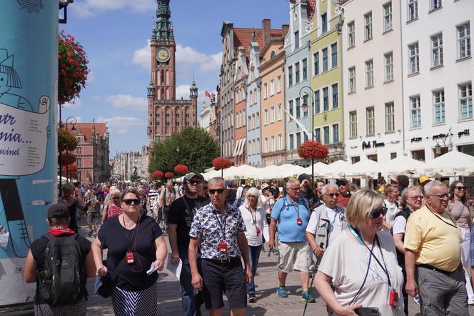 Tłumy turystów w Gdańsku. Ulice pękają w szwach