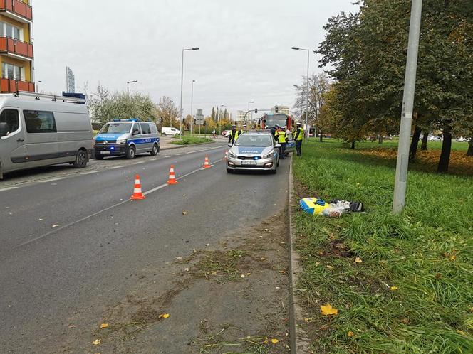 Poważny wypadek na Rondzie Skrzetuskim w Bydgoszczy. Samochód zderzył się z motoambulansem!