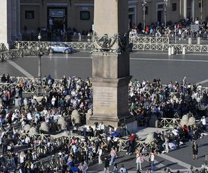 Tłumy na placu św. Piotra