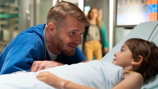 Na dobre i na złe, odcinek 806: Syn Maksa umrze. Nawet Beger nie będzie mógł uratować Antka. Nie znajdzie serca dla dziecka?