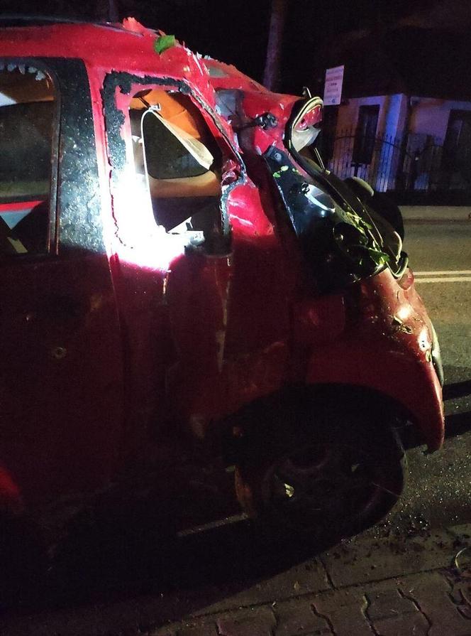 16-latek wziął młodszych kolegów na przejażdżkę. Rodzice nic nie wiedzieli, a auto wylądowało w rowie