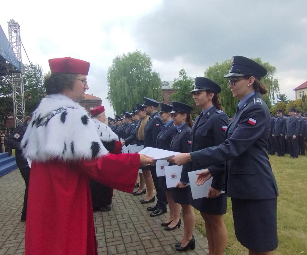 400 funkcjonariuszy zakończyło studia w Akademii Wymiaru Sprawiedliwości w Kaliszu