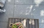 Taras z płyt granitowych