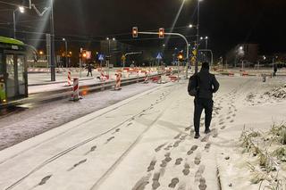 Pierwszy śnieg spadł w Olsztynie. Na ulicach zrobiło się biało [ZDJĘCIA]