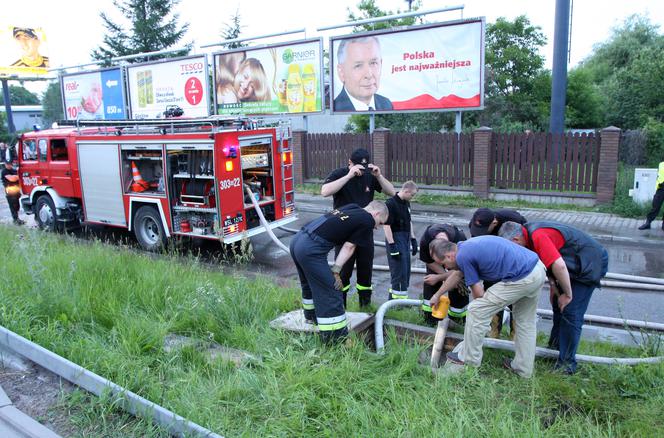 Pękła jezdnia Wału Miedzeszyńskiego