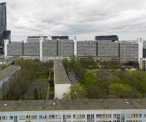 Titanic w centrum Wrocławia. Szesnastopiętrowy galeriowiec przy Powstańców Śląskich to jeden z największych molochów we Wrocławiu