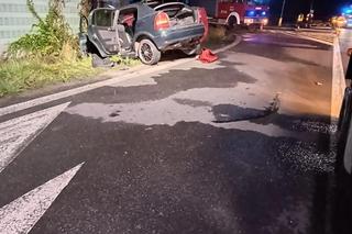 Śmiertelny wypadek pod Koninem! Kobieta i mężczyzna spłonęli w skodzie po zderzeniu z oplem [ZDJĘCIA]