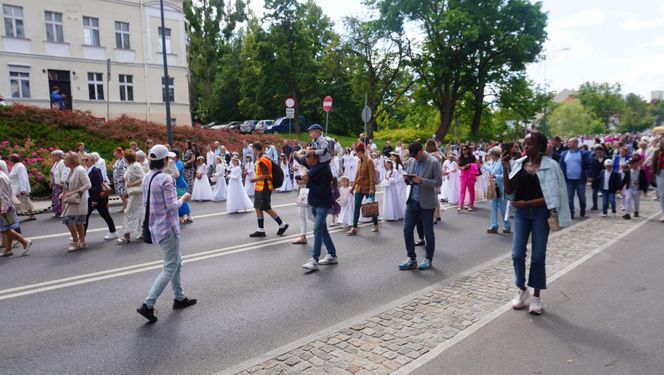 Boże Ciało 2025. Tysiące osób uczestniczyło w olsztyńskich procesjach
