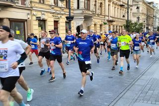 Rossmann Run 2025. Tłumy biegaczy wzięły udział w biegu ulicą Piotrkowską  [GALERIA, WYNIKI]