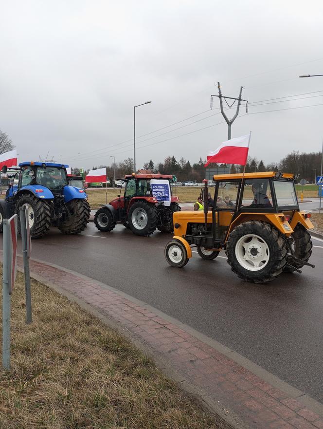 Trwa protest rolników w woj. lubelskim. Blokady są w wielu miejscach w regionie [DUŻO ZDJĘĆ]