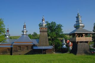 To dawna wieś biskupstwa krakowskiego. Łemkowską cerkiew przekształcono w niej na kościół 