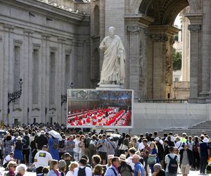 Tłumy na placu św. Piotra