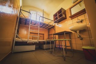 Śmierć za kratami. Mężczyzna zmarł w więzieniu. Śledczy szukają odpowiedzi, co się stało
