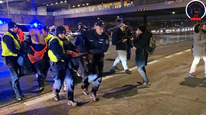 Aktywiści Ostatniego Pokolenia zablokowali Wisłostradę. Kierowcy nie wytrzymali