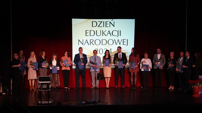 Nauczyciele z Iławy z wyróżnieniami i medalami