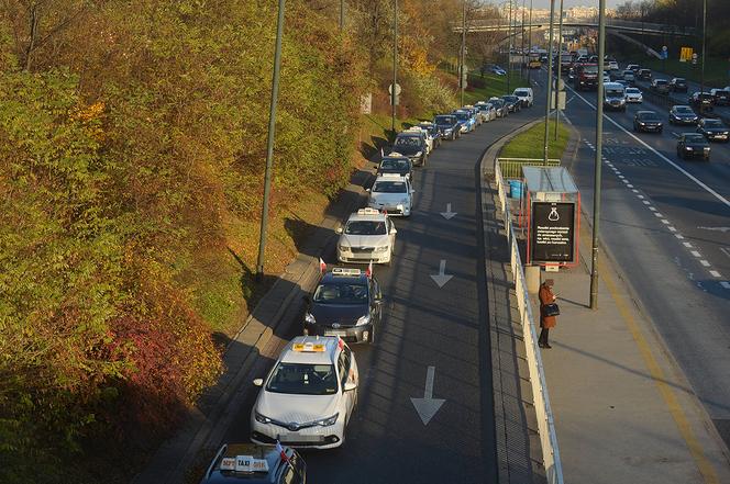 Protest taksówkarzy pod KPRM