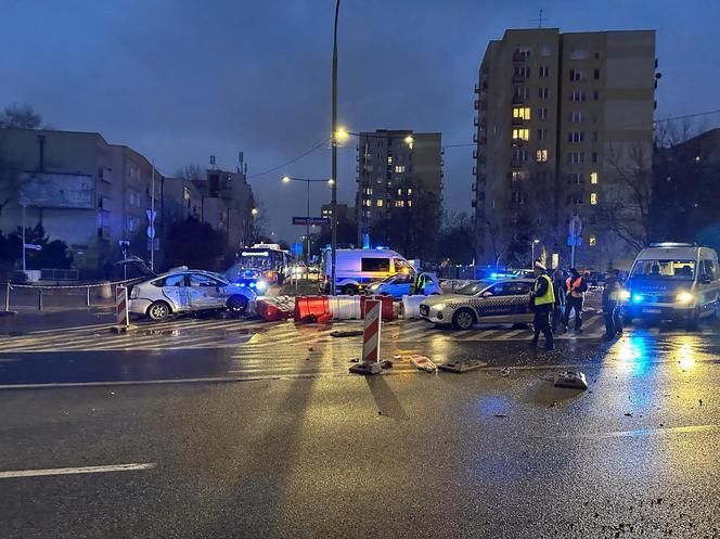 Autobus miejski zmiótł taksówkę! Ratownicy reanimowali rannego