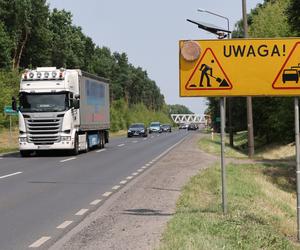  Drogowcy mieli poszerzać wylotówkę na Mazury. Inwestycja mocno się opóźnia 