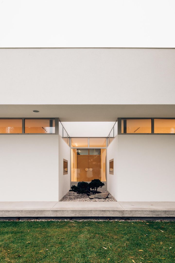 Dom z lewitującym dachem pod Warszawą. Fot. ONI Studio