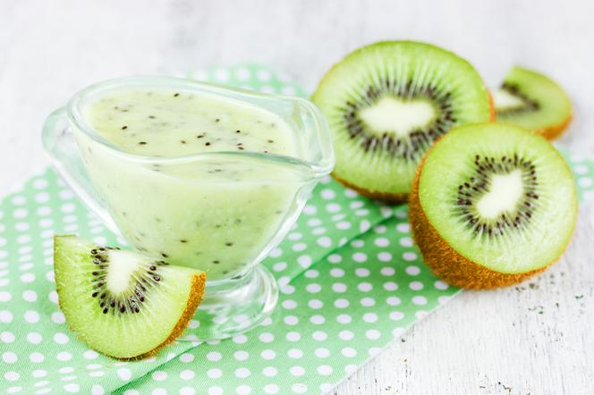 Dressingi do owoców - jak zrobić pyszne sosy do owocowych przekąsek?