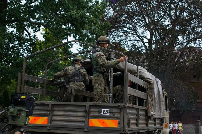 Były szef Agencji Wywiadu apeluje do rządu: Wprowadźcie stan wyjątkowy. To jest wojn…