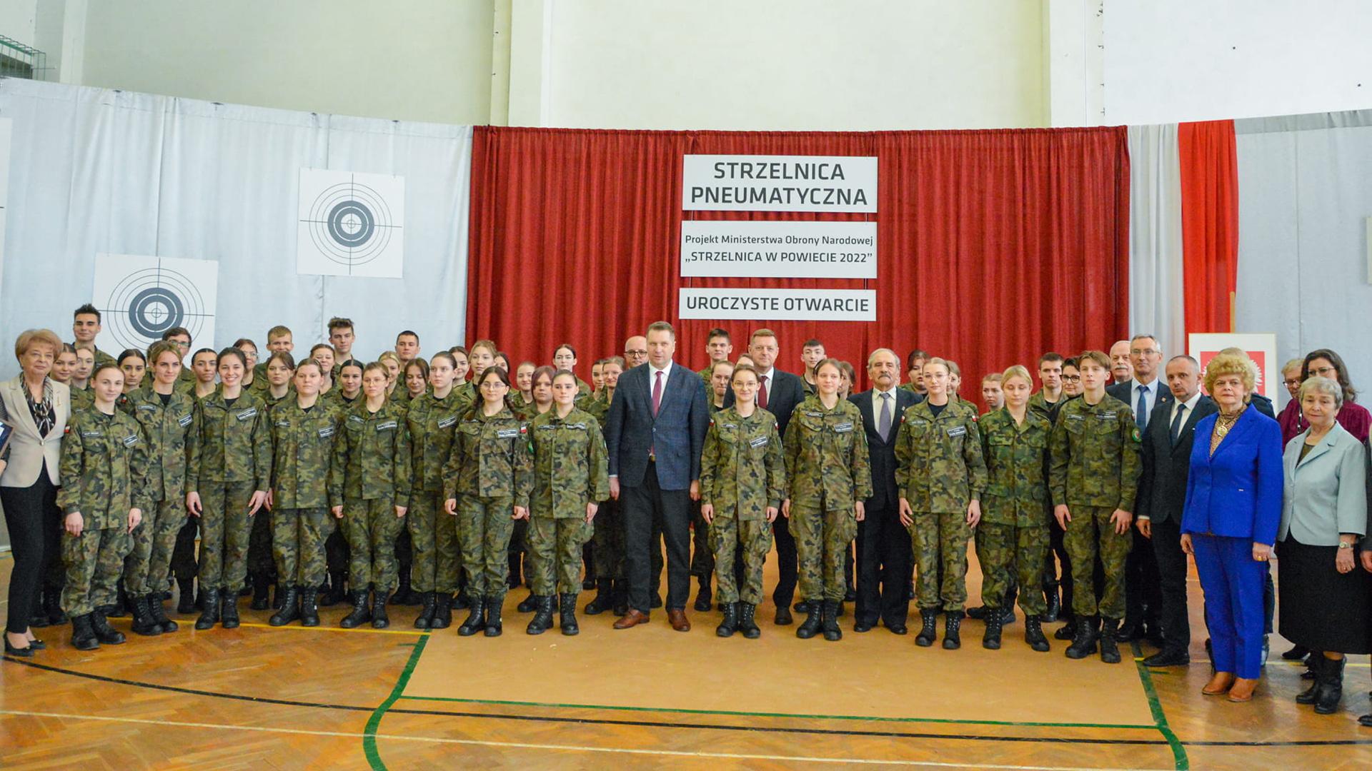 Przemyslaw Czarnek. Otwarcie strzelnicy pneumatycznej w XXVII LO im. Zesłańców Sybiru w Lublinie