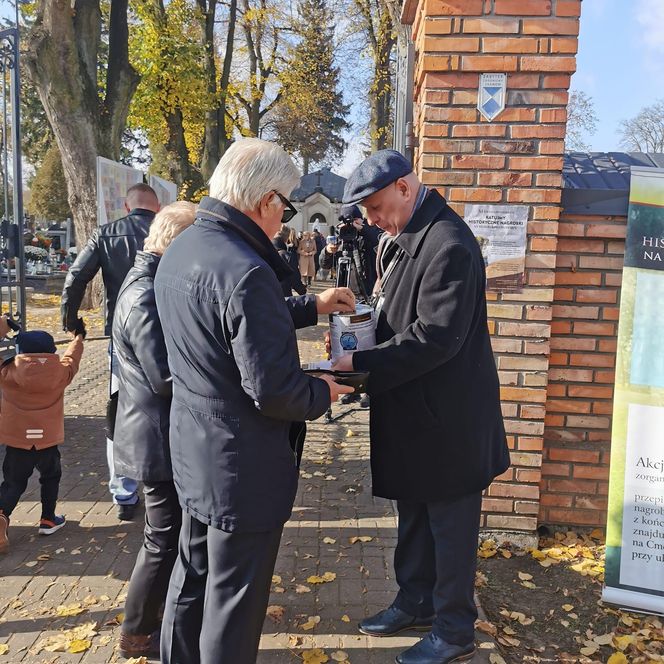 Tak przebiegała listopadowa kwesta na siedleckim cmentarzu w 2024 roku.