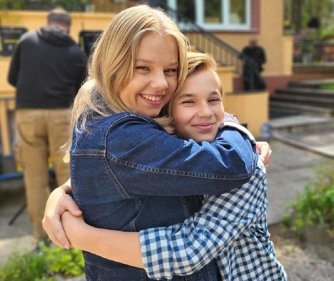 M jak miłość. Misiek przegra zakład z Lenką! To mocno ich do siebie zbliży - ZDJĘCIA