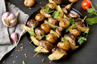 Aromatyczne szaszłyki z karkówki i ziemniaków - cały obiad na patyczku! 