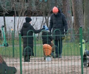 Całuśny mąż Kaczyńskiej nie dał jej wytchnienia pod jemiołą 