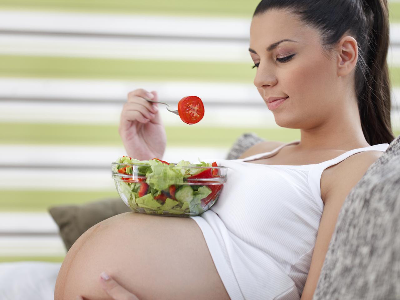 10 rzeczy, których musisz przestrzegać w ciąży. Powieś na lodówce i patrz na nie  codziennie! Tabelka PDF do wydruku