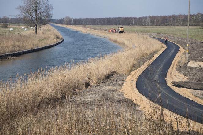 Mazurska Pętla Rowerowa nabiera kształtów! Zobacz postępy prac w okolicach Pisza [ZDJĘCIA]