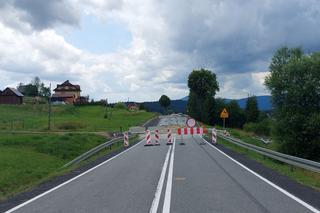 DK28 w Kasinie Wielkiej nieprzejezdna od miesięcy. GDDKiA Kraków zbada osuwisko