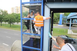 Winda grozy uwięziła ciężarną