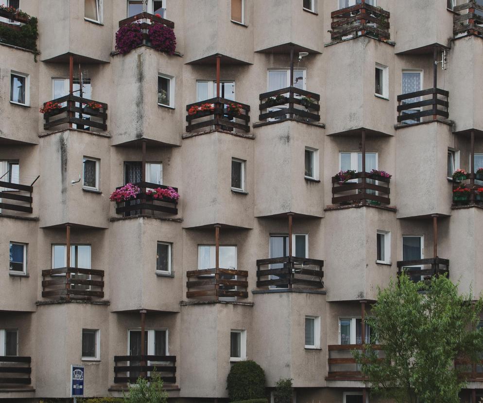 7 najpiękniejszych bloków z PRL-u w Polsce - zobacz zdjęcia budynków, które walczą ze stereotypem wielkiej płyty