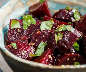 Wiosenny skarb dobry dla jelit i serca. Zrób z niej zupę, albo wrzuć do sałatki