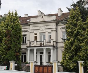 Zabytkowy dworek w Polsce na sprzedaż. Cena zwala z nóg!