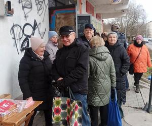 Opaski dla seniorów rozdane w kilkanaście minut