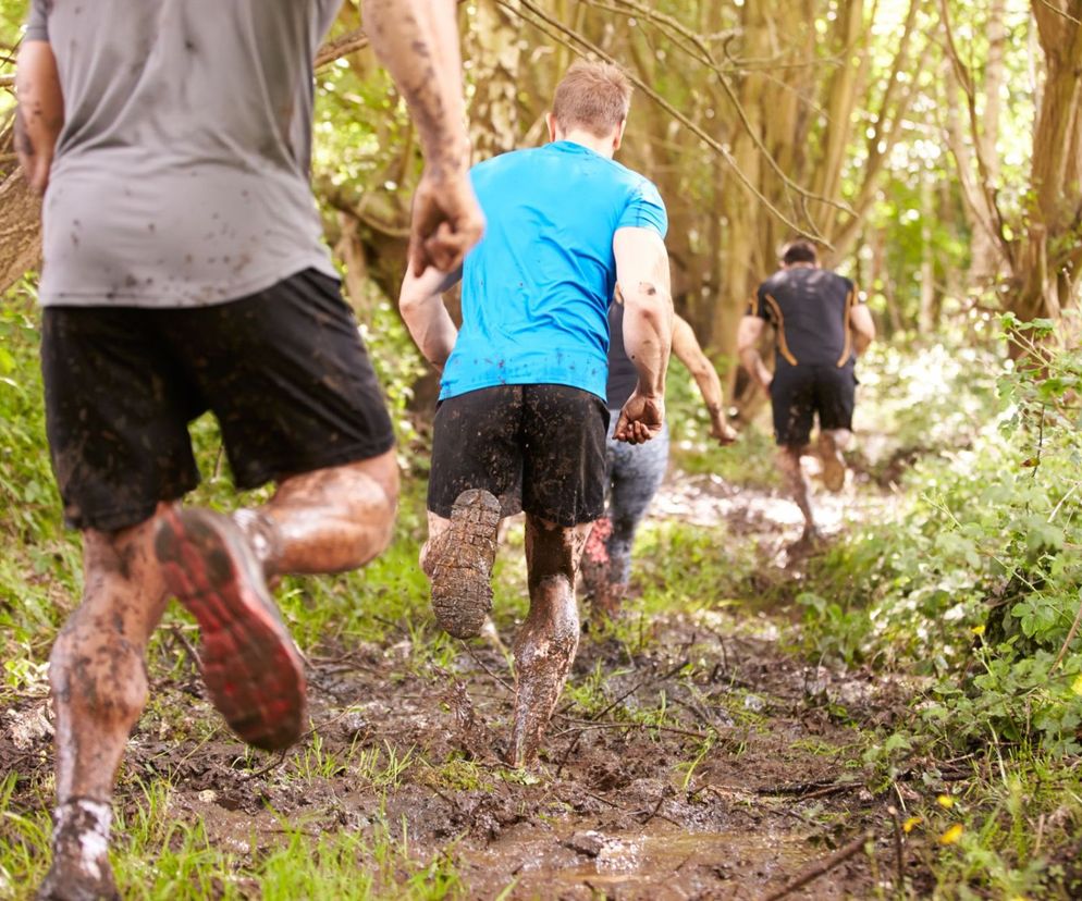 Po przekroczeniu mety Runmageddonu ubranie zazwyczaj nie nadaje się do ponownego użytku - jest brudne, postrzępione, przetarte. Dlatego warto założyć coś, czego nie szkoda nam zniszczyć.