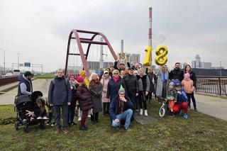 Mieszkańcy Białołęki urządzili 18 urodziny nieistniejącej trasie tramwajowej na Żerań. Był nawet tort