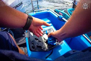 Nietrzeźwy ojciec woził na skuterze wodnym swojego synka po jeziorze w Pszczynie