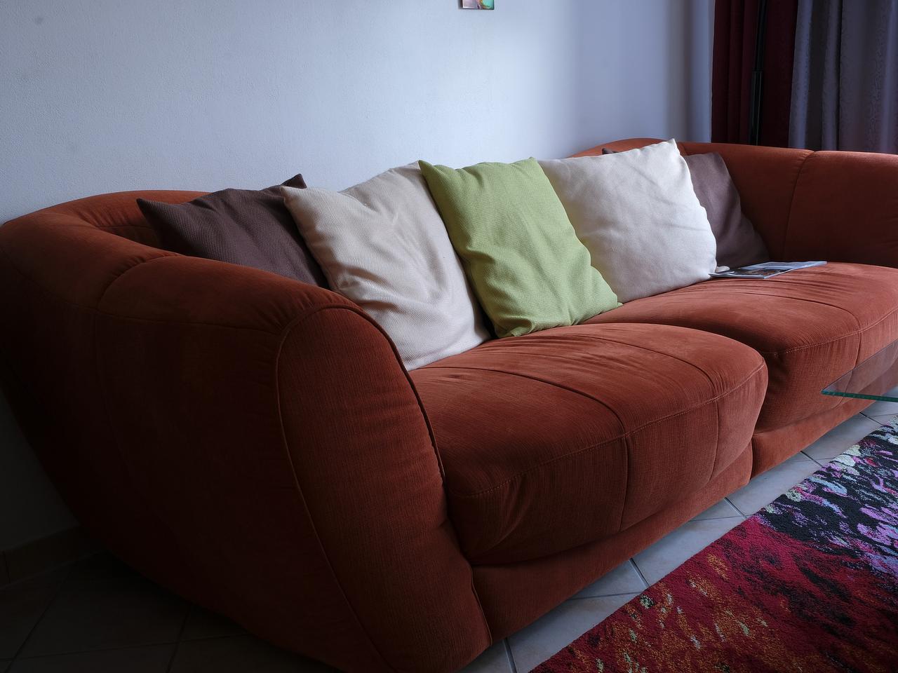 Elbląg. Poszukiwany mężczyzna UTKNĄŁ W WERSALCE. Wyciągnęli go policjanci