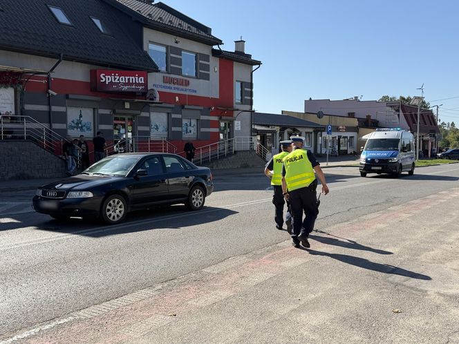 Jastrzębia. 2-letnie dziecko wpadło pod samochód