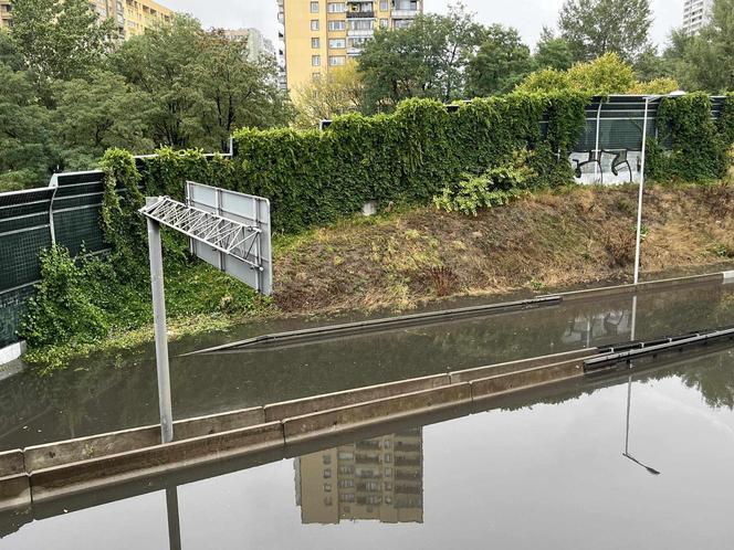 Trasa Armii Krajowej zalana wodą 