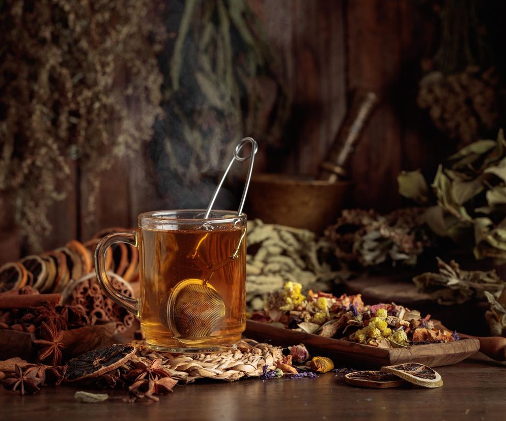 Działa szybciej niż tabletki. Ten napój złagodzi objawy przeziębienia i grypy