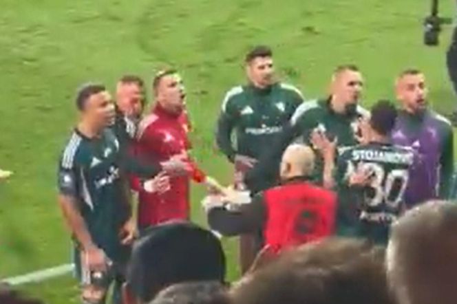 Piłkarze Legii starli się z kibicami po porażce z Cracovią. Jest wideo! 