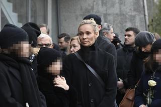 Zapłakana Sonia Bohosiewicz na pogrzebie teścia. Smutek, że aż serce się kroi 